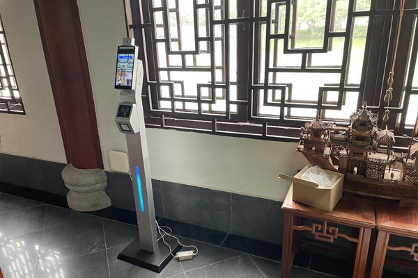 Facial Recognition with Temperature Measurement for Safety 61de777277962.png