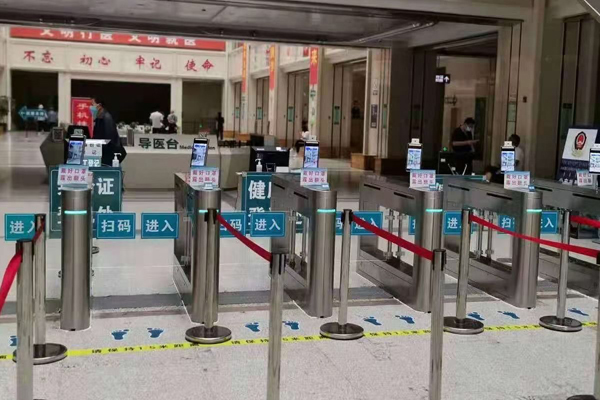 Устройство проверки QR-кода здоровья в больнице обеспечивает «секундный доступ» для пациентов Устройство проверки QR-кода здоровья в больнице обеспечивает «секундный доступ» для пациентов